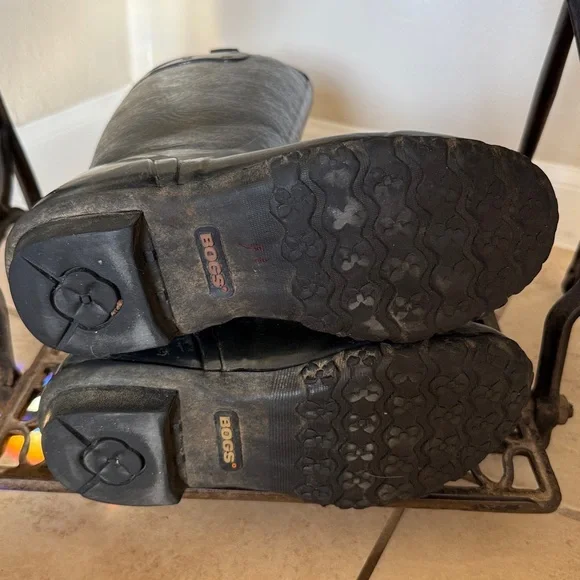 Bogs Rider Emboss Waterproof Boots Women’s Size 7
Black - Picture 7 of 7